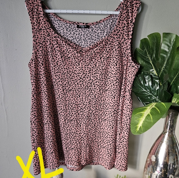 🆕️ tank top - Picture 3 of 6